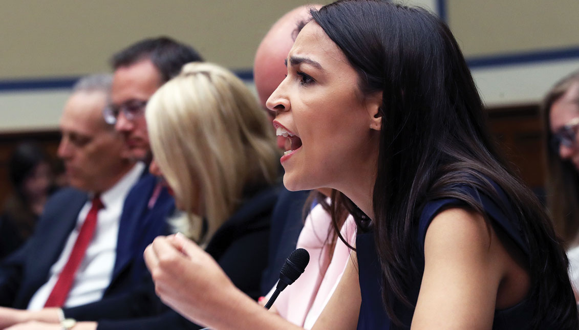 La representante Alexandria Ocasio-Cortez (D-NY) habla durante una audiencia del Comité de Reforma y Supervisión de la Cámara de Representantes sobre "La Política de Separación de Niños de la Amdinistración Trump". Alegaciones fundamentadas de maltrato. Photo: Win McNamee / Getty Images