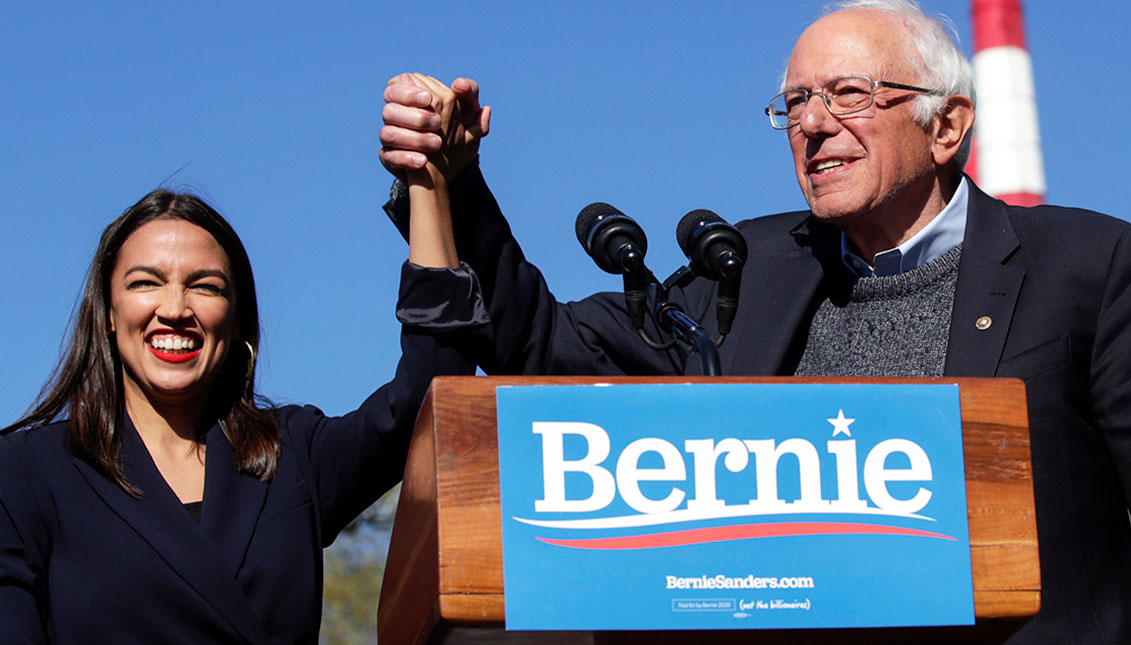 La representante Alexandria Ocasio-Cortez apoya al candidato presidencial demócrata, el senador Bernie Sanders, en un mitin de campaña en Queensbridge Park el 19 de octubre de 2019 en el municipio de Queens en la ciudad de Nueva York. Foto: Kena Betancur / Getty Images