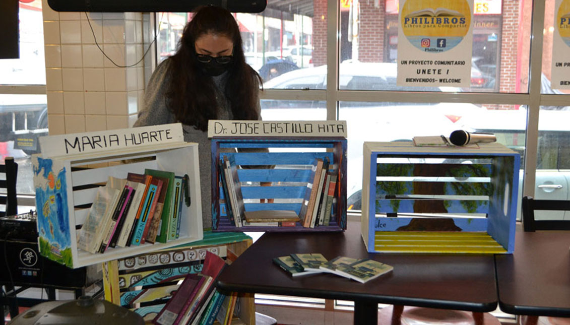 Each box of books located in a local business bears the name of the donor or an eminent Philadelphia Latinx. Photo: Facebook-Philibros
