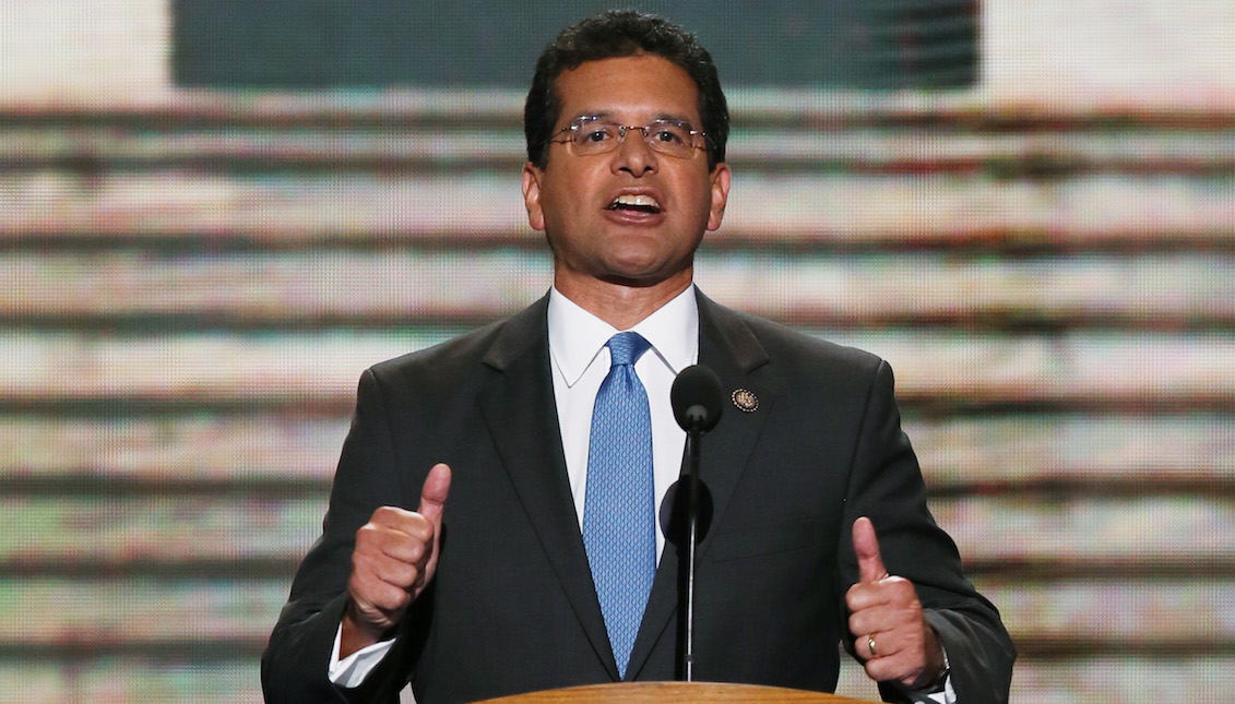 CHARLOTTE, NC - 5 DE SEPTIEMBRE: Pedro R. Pierluisi, entonces Comisionado Residente de Puerto Rico, durante el segundo día de la Convención Nacional Demócrata en el Time Warner Cable Arena el 5 de septiembre de 2012 en Charlotte, Carolina del Norte. (Foto de Alex Wong/Getty Images)