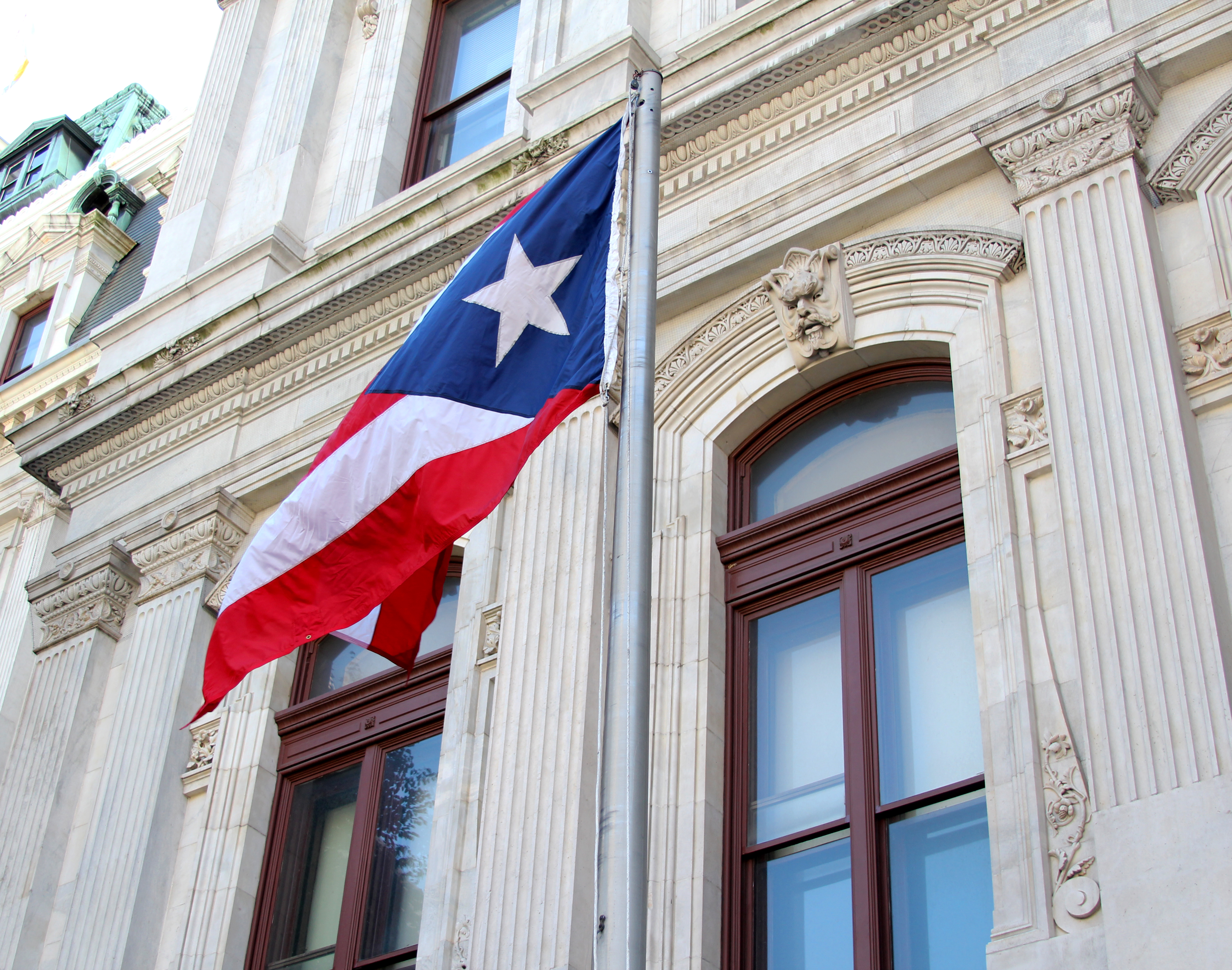 Mayor Kenney joins other leaders from cities across the mainland U.S. and Puerto Rico in a 'Mayor Exchange' initiative, designed to foster relations, aid recovery, and build resilience in Puerto Rico. Photo: Samantha Madera / AL DÍA News