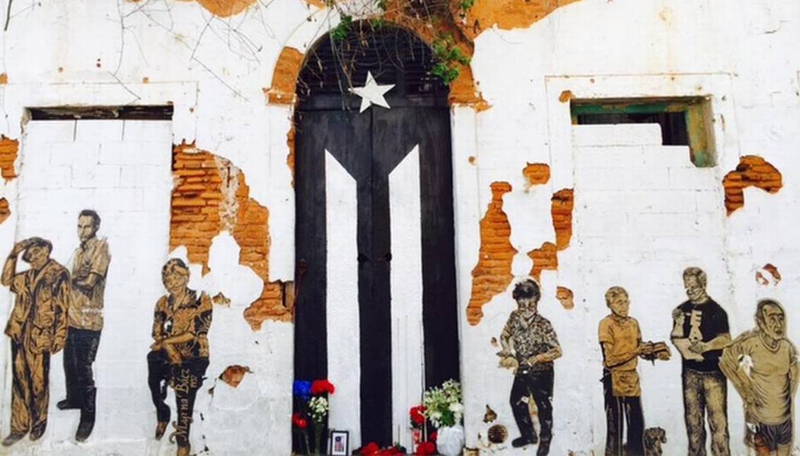 The black and white flag is the work of a collective of pro-independence artists who in 2016 were protesting the economic austerity measures imposed by the Obama administration. Via Univision.