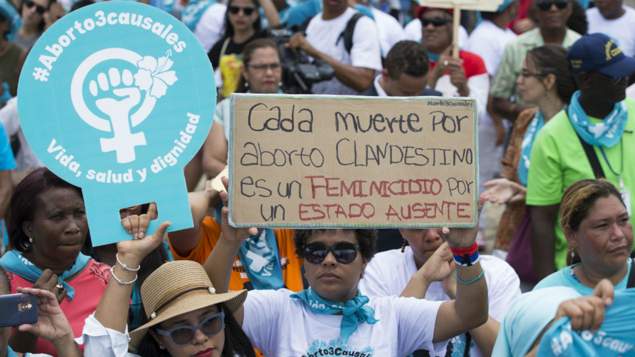 Thousands of people attended the Walk for Life, Health and Dignity of Dominican women. File image, photo Orlando Barria / EFE