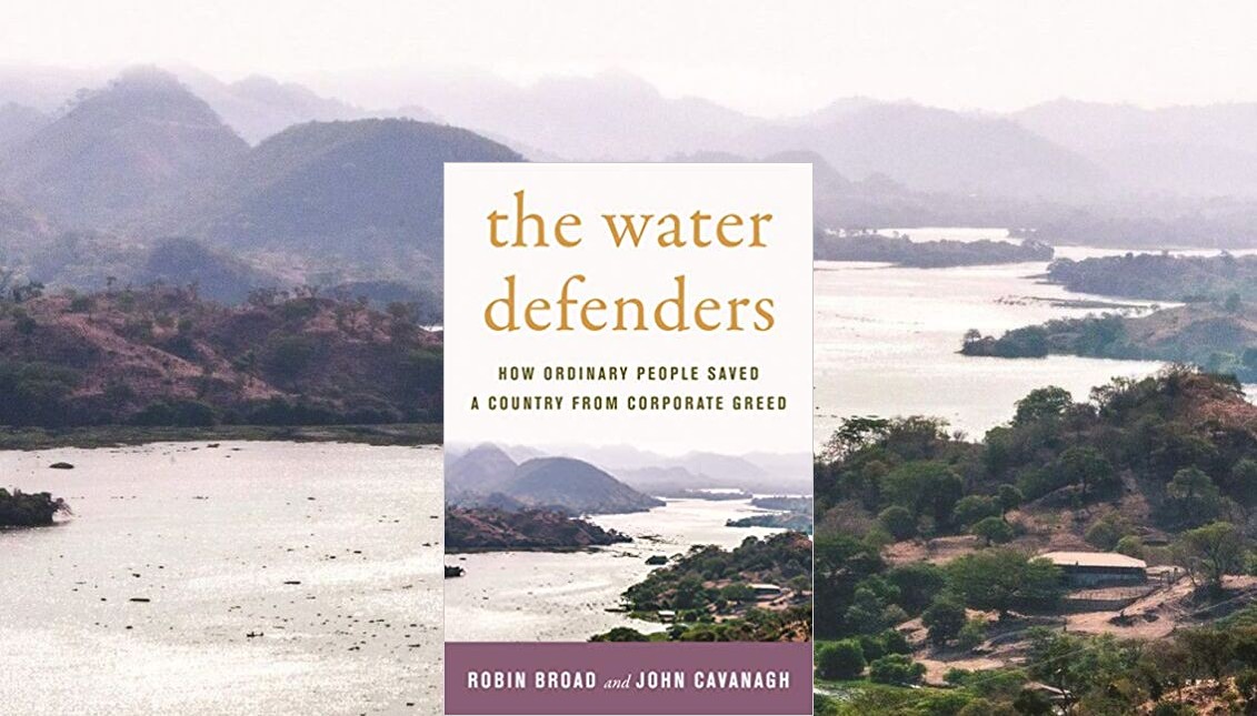 'The Water Defenders' obliga a reflexionar sobre la idea de  progreso y la prosperidad, a la vez que critica el efecto destructor de las grandes corporaciones mineras en América Latina.
