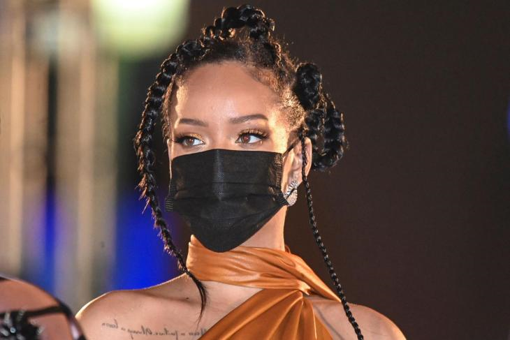 La artista y empresaria Rihanna ha sido declarada "Heroína Nacional" de Barbados.