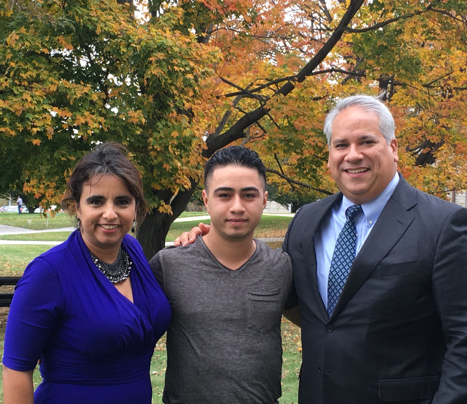 Cristian Ochoa (center) was awarded one of four $1500 scholarships this year from the Latino Luncheon of Chester County group, including co-organizers Nelly Jimenez-Arevalo (left) and Leonard Rivera (right). John N. McGuire / AL DÍA News