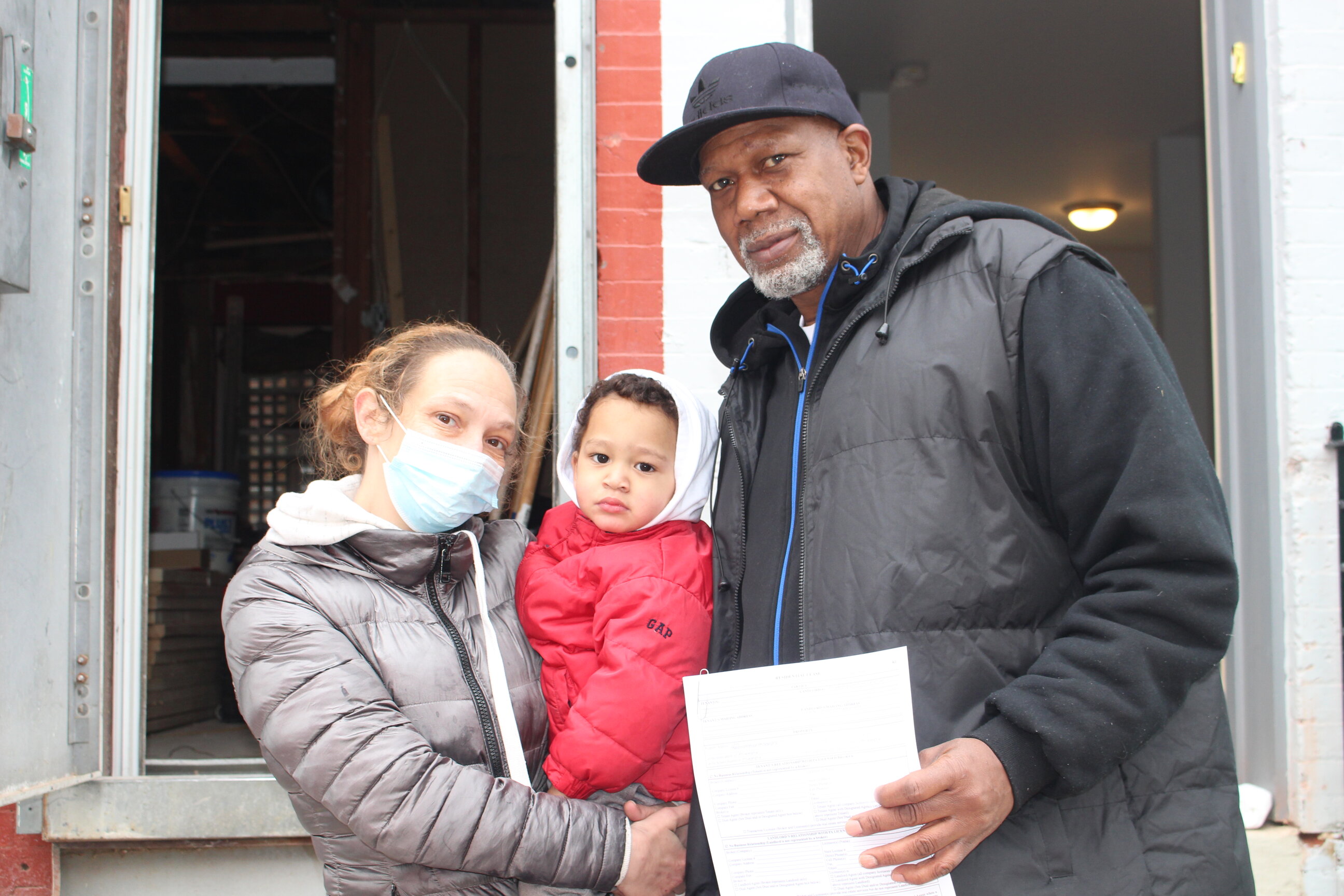 Paul Nowell and his family prepare to move in.Photo: Hector Davila Jr. / AL DÍA News