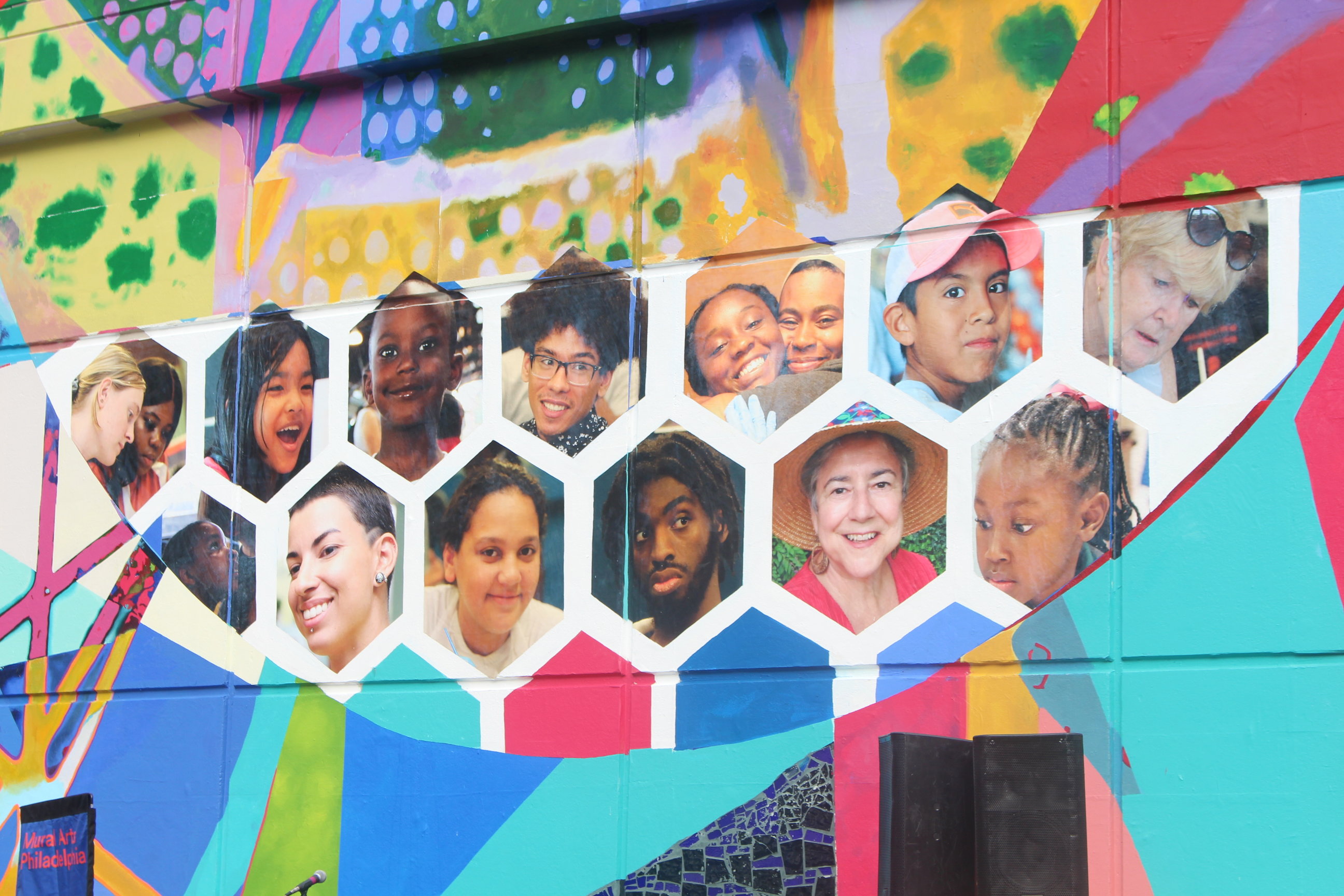 Newly unveiled mural produced by Philadelphia residents, a result of a partnership between Philadelphia Foundation and Mural Arts. Photo: Jensen Toussaint/AL DÍA News. 