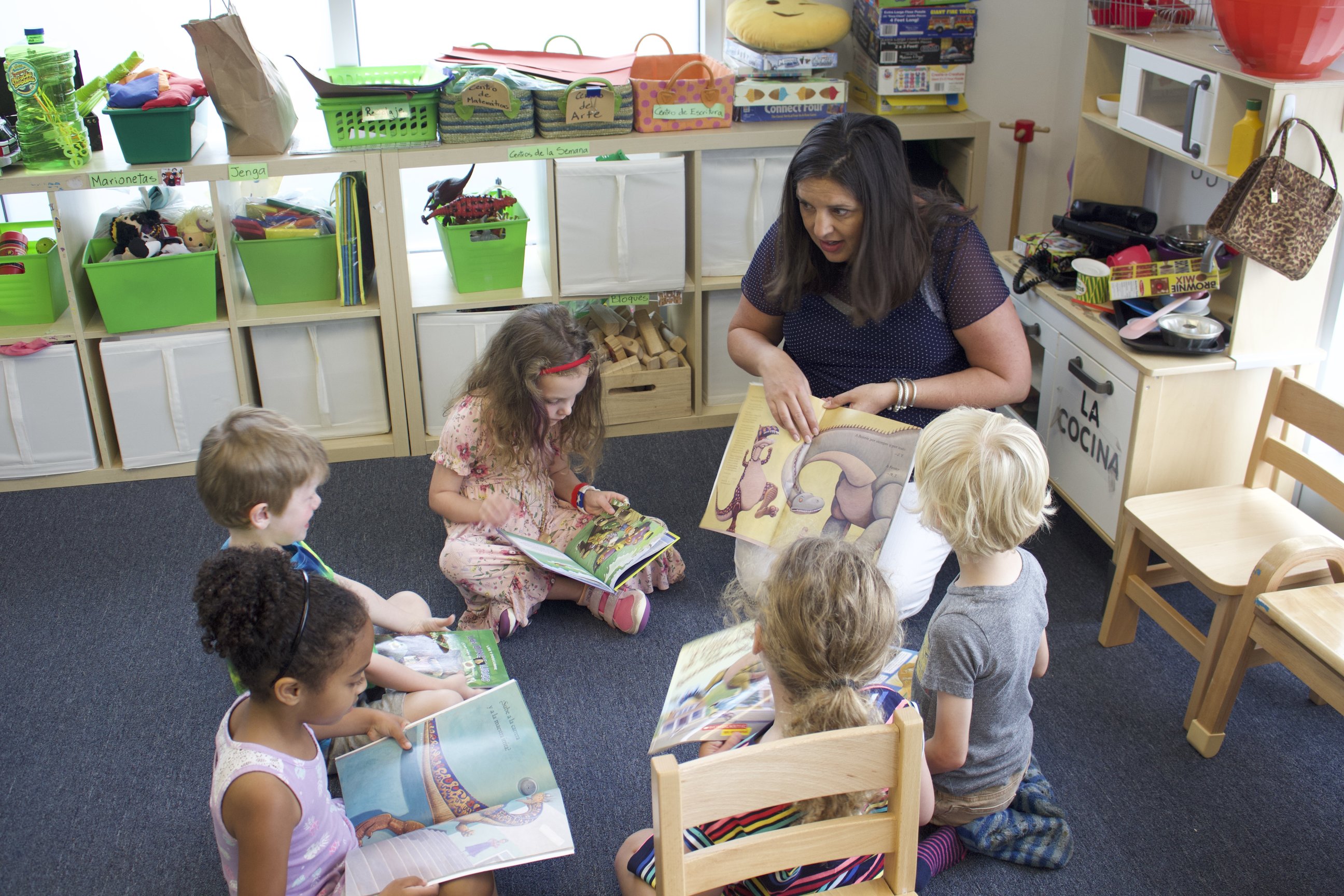 Melissa Page Peter, founder of Mi Casita, with children at Philadelphia's first Spanish Immersion Preschool. Photo: Jensen Toussaint/AL DÍA News