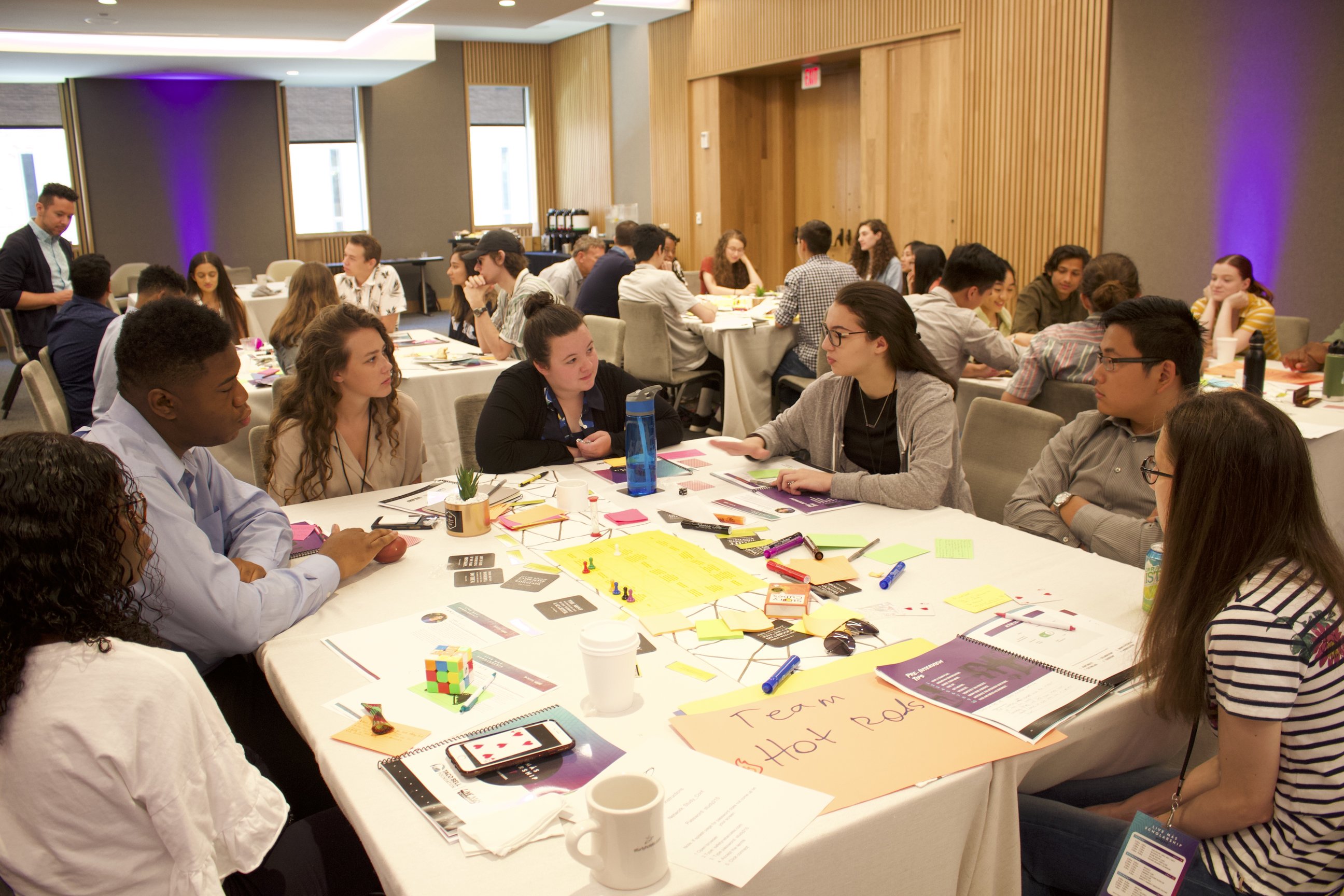 Live Más scholars work on a group activity. Photo: Jensen Toussaint/AL DÍA News