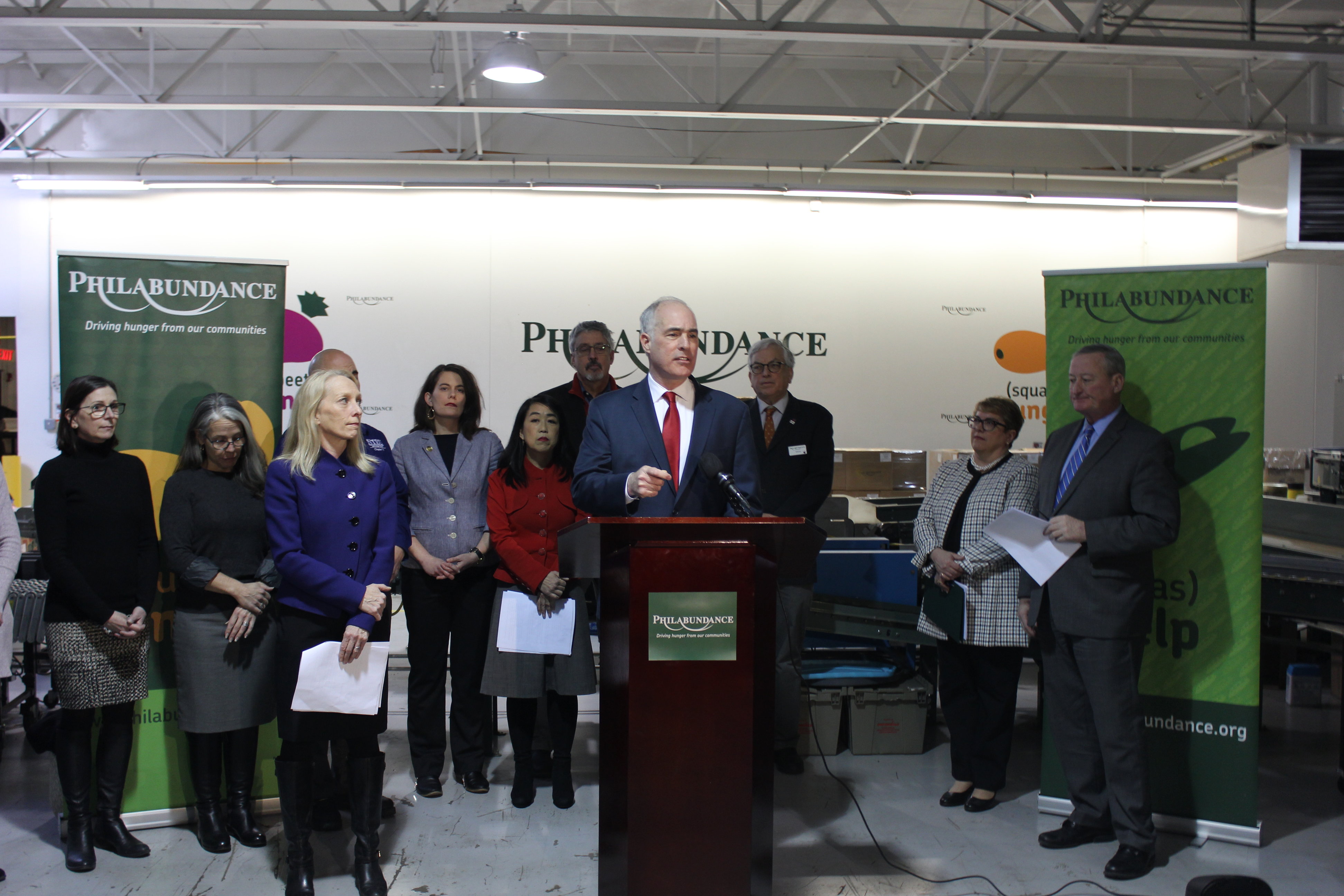 U.S. Senator Bob Casey speaks at a gathering at the Philabundance warehouse in South Philadelphia on Jan. 14, highlighting the impact of the government shutdown on those who are experiencing food insecurity. Photo: Jonathan Gonzalez / Digital Media Associate, Philabundance. 