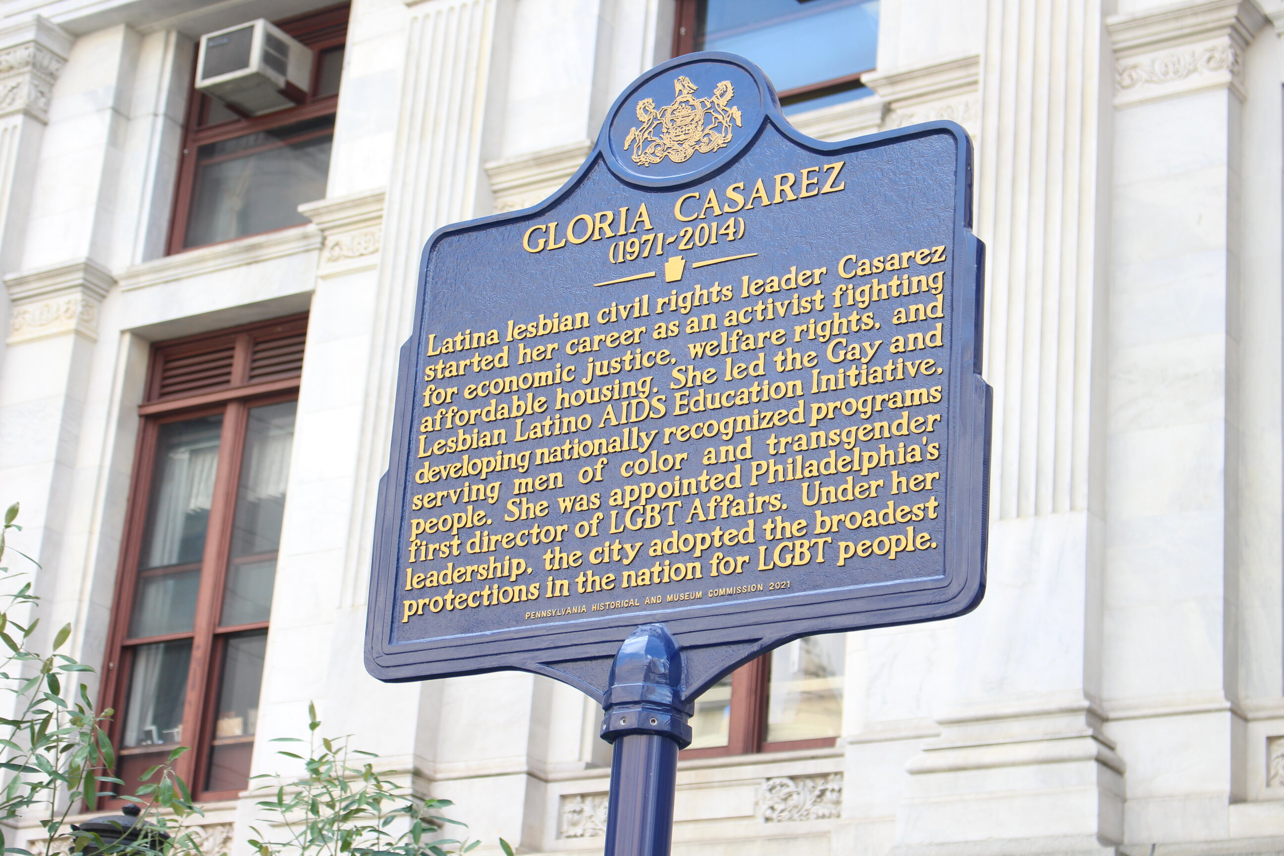 A new historical marker honoring Latina LGBTQ activist Gloria Casarez was unveiled at Philadelphia City Hall on Friday, October 8. Photo: Jensen Toussaint/AL DÍA. 