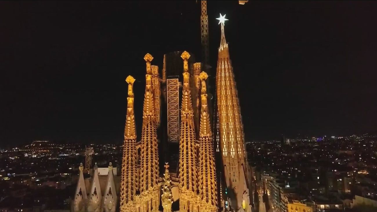 Se inauguró una torre y una estrella en lo alto de la Sagrada Familia. Imagen de archivo.