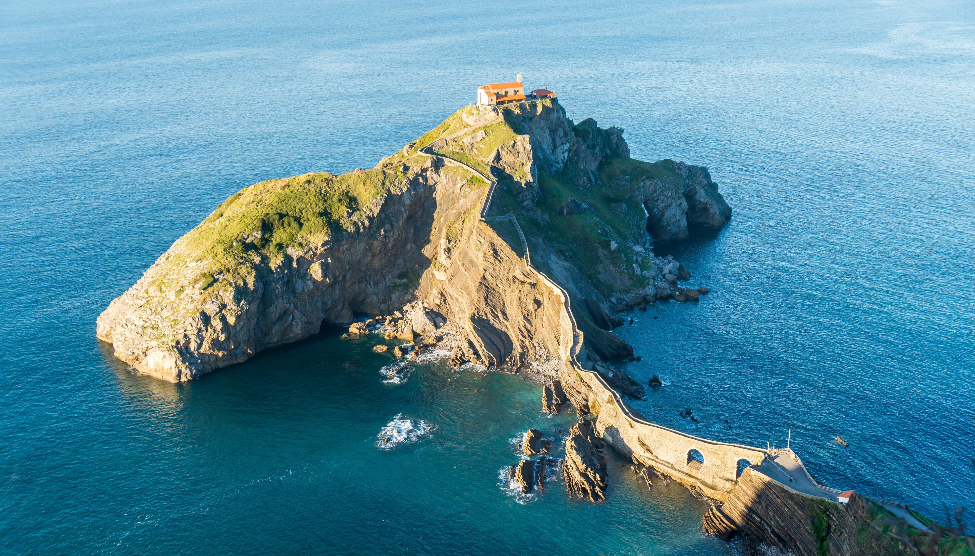 La isla de San Juan Gaztelugatxe es uno de los espacioso naturales más visitados del País Vasco. Foto: Willian Justen de Vasconcellos
