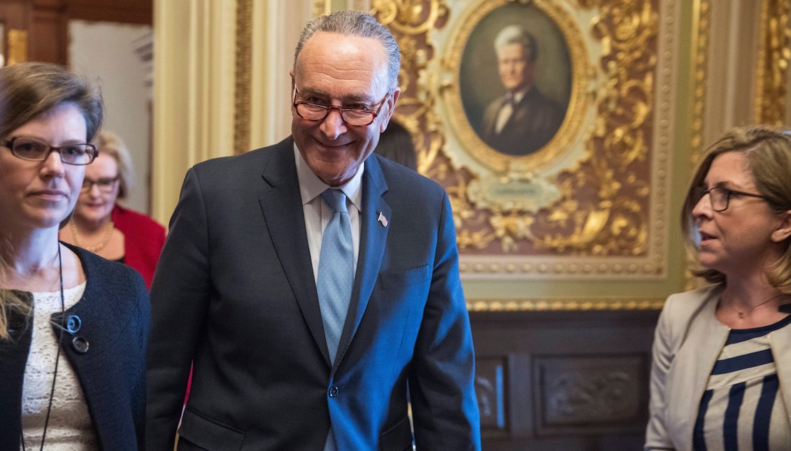 The leader of the Democratic minority in the Senate, Chuck Schumer, arrives at the Capitol in Washington DC, United States, on January 22, 2018. EFE / Shawn Thew