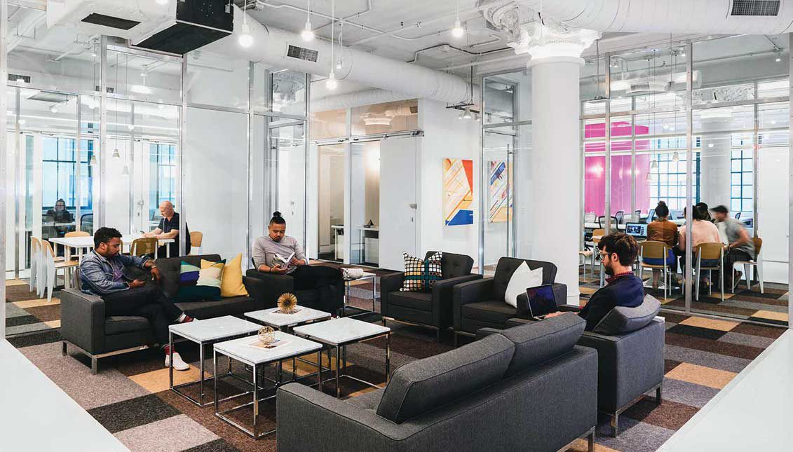 Cuatro emprendedores de Nueva York decidieron crear “Croissant”, una plataforma online que ofrece a los usuarios la posibilidad de elegir entre diferentes espacios de coworking en su ciudad, incluida Filadelfia, sin tener que pagar una tarifa fija mensual. Una especie de “Airbnb” de los espacios de trabajo.