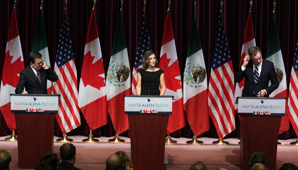 Los representantes en la renegociación de México, Ildefonso Guajardo; Canadá, Chrystia Freeland, y Estados Unidos, Robert Lighthizer, durante una conferencia el 27 de septiembre. Foto: Lars Hagberg/Agence France-Presse; Getty Images.