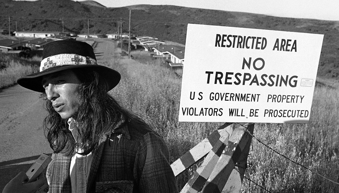 John Trudell, creador de Radio Free Alcatraz. NYT