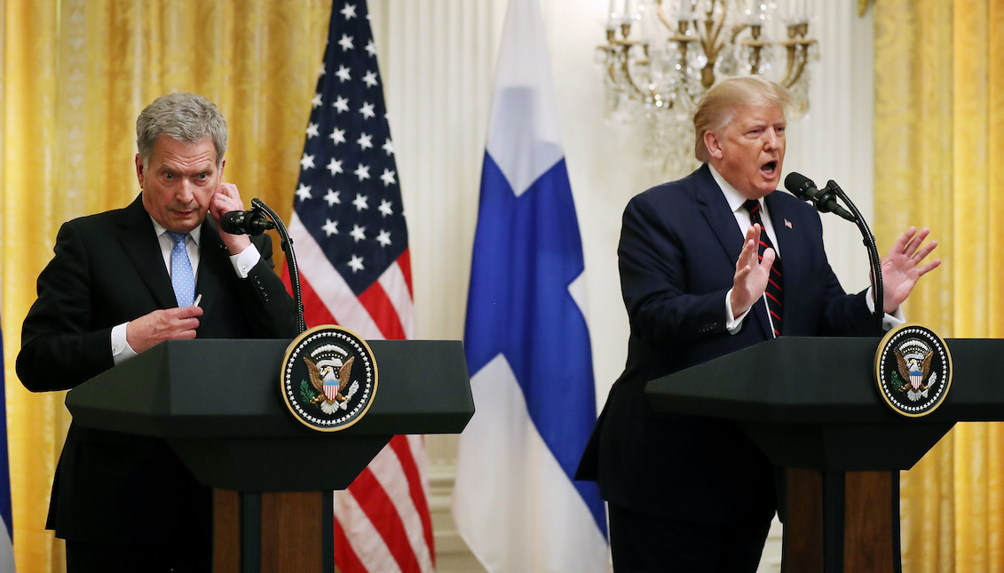 WASHINGTON, DC - 2 DE OCTUBRE: El presidente finlandés Sauli Niinisto y el presidente estadounidense Donald Trump celebran una conferencia de prensa conjunta en la Sala Este de la Casa Blanca el 2 de octubre de 2019 en Washington, DC. (Foto de Chip Somodevilla/Getty Images)