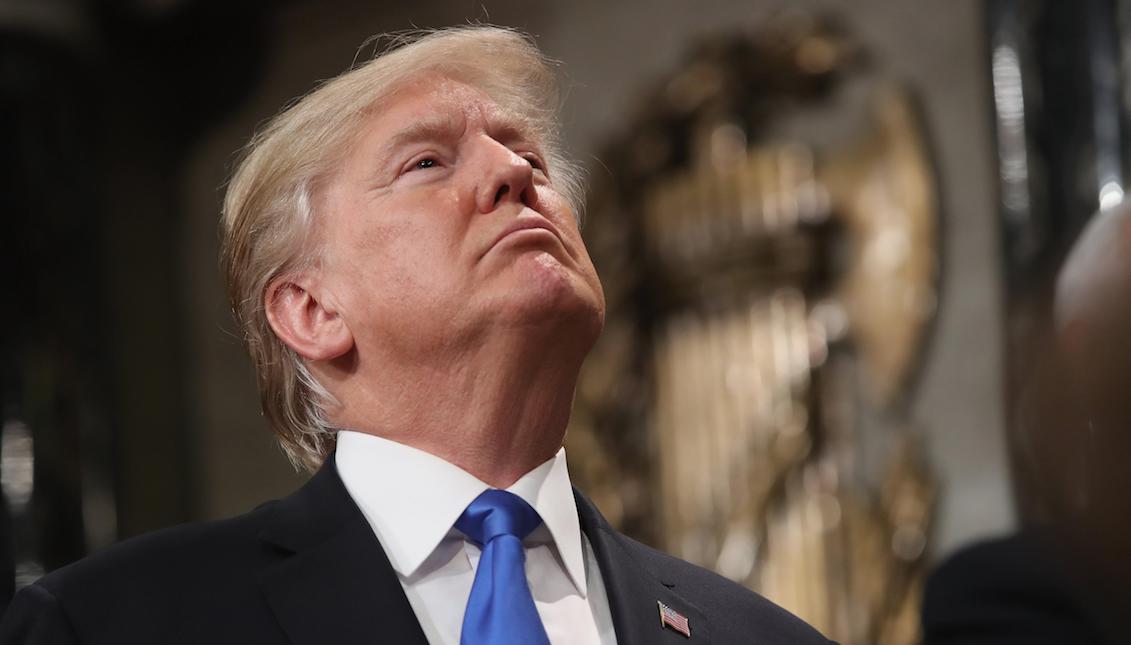 US President Donald Trump (c) says goodbye after delivering his speech on Tuesday, January 30, 2018, on the State of the Union before Congress, in Washington (United States). EFE / WIN MCNAMEE