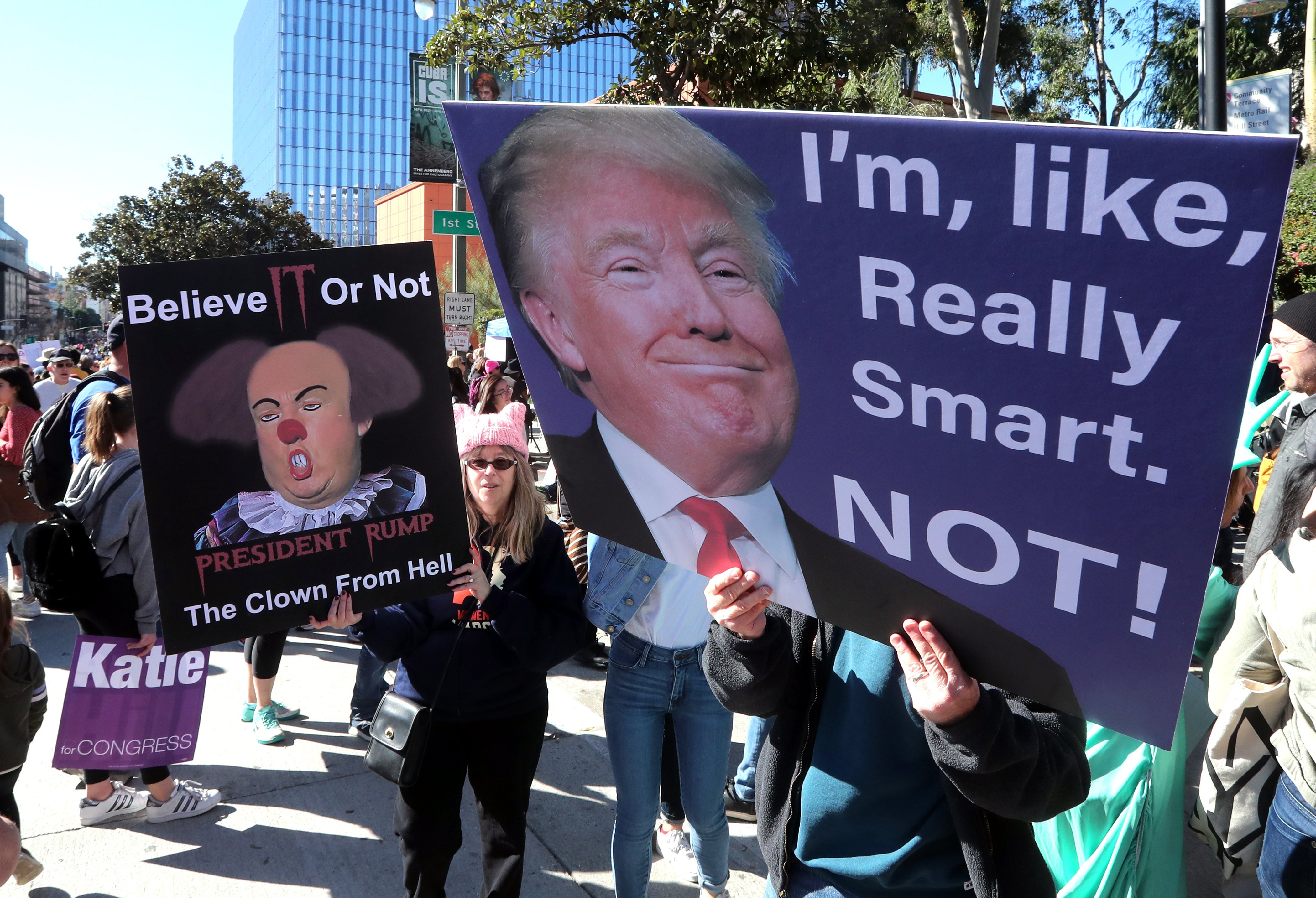 Protesters participate in the Women's March in downtown Los Angeles, California, January 20, 2018. The protest, which took place in cities across the country, takes place one year after the first Women's March in response to the inauguration of President Donald Trump. EFE / EPA / MIKE NELSON