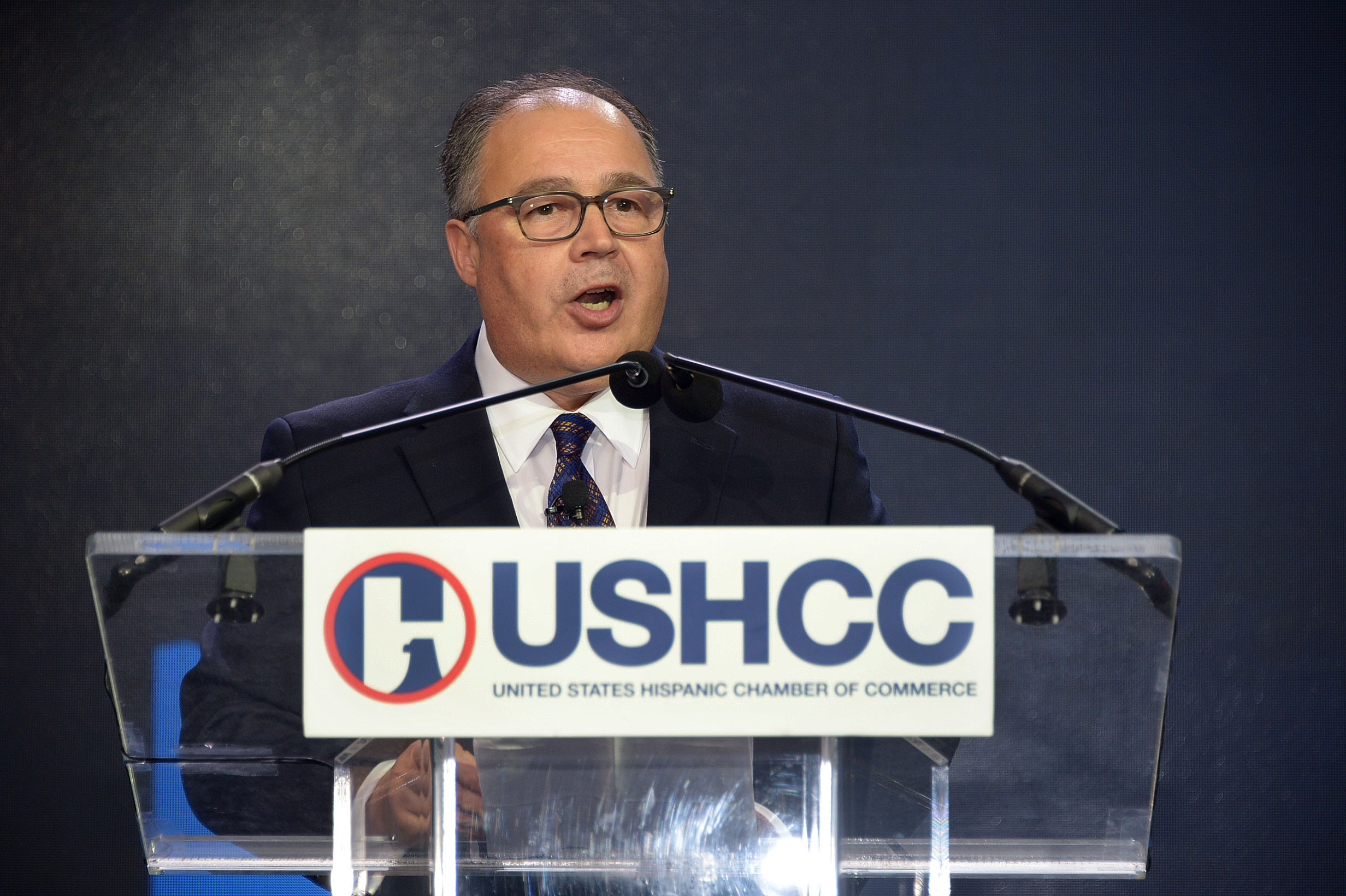 Newly named President of the U.S. Hispanic Chamber of Commerce Ramiro Cavazos speaks during the organization's National Convention in Philadelphia. (Peter Fitzpatrick / AL DÍA News)