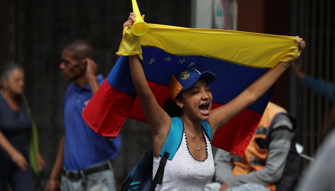 Supporters of the Venezuelan opposition are again demonstrating in the streets of the country to question the legitimacy of the head of state, Nicolás Maduro, whom the Parliament and a large part of the international community don’t recognize. EFE / Miguel Gutiérrez