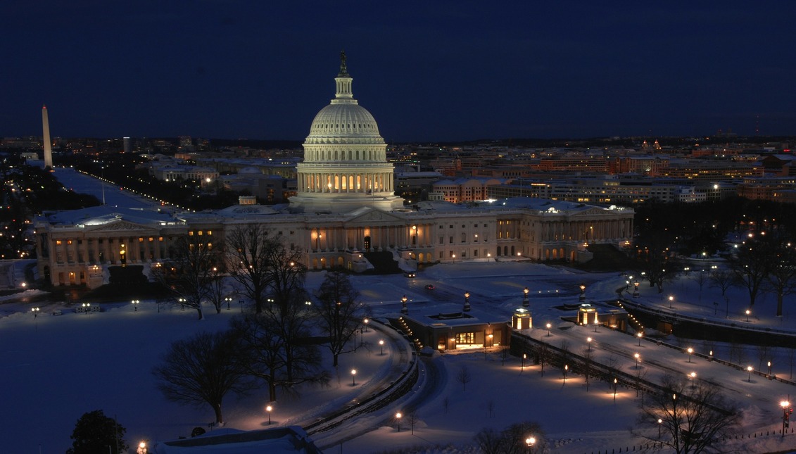 Vista nocturna y en invierno de Washington D. C.