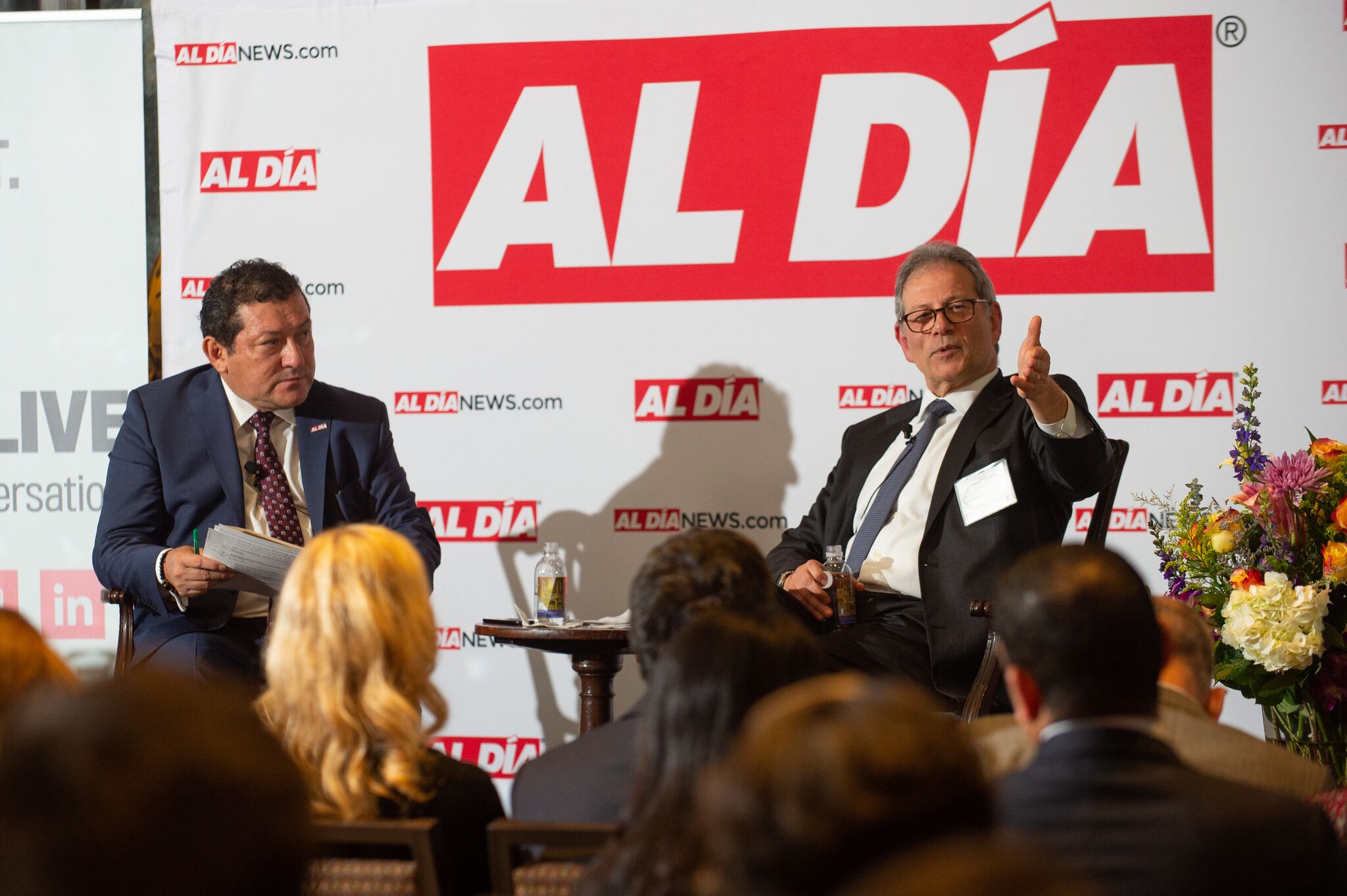 AL DÍA CEO and Publisher Hernán Guaracao in conversation with Dr. Jack Ludmir during the fireside chat portion of the AL DÍA Doctors Forum and Reception. Photo: Todd Zimmermann / AL DÍA News