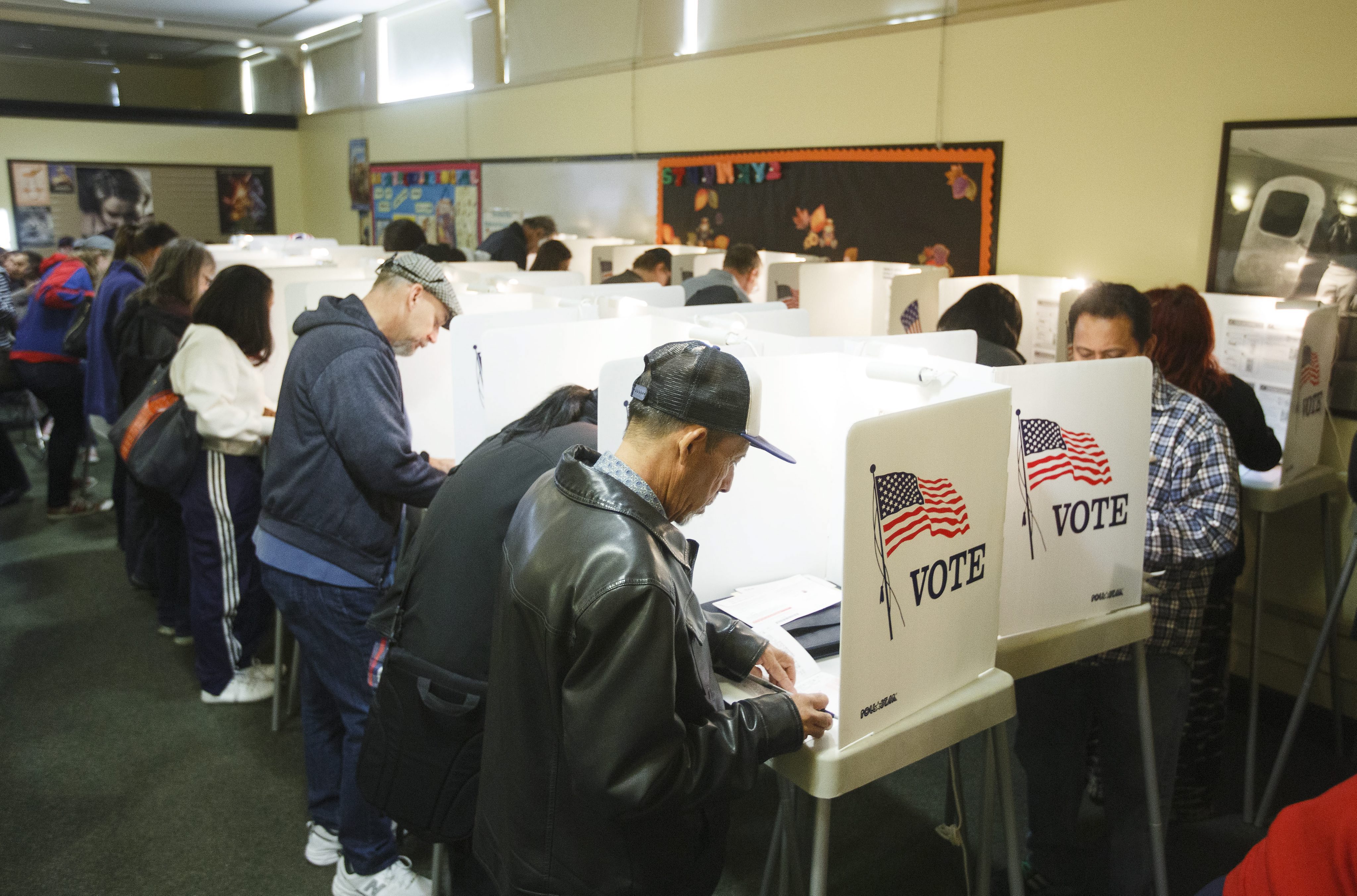 Voters at the polls. Photo: AL DÍA archives.