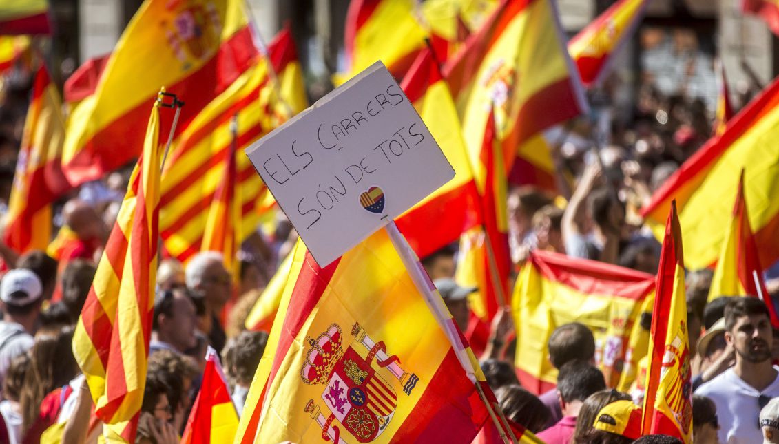 A poster with ''The streets are for everyone '' runs the demonstration called by Societat Civil Catalana today in Barcelona in defense of the unity of Spain under the motto "Stop it! Let's recover common sense" in which thousands of people have participated EFE / Quique García