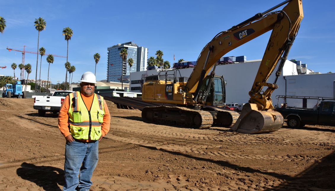 Photo of a Guatemalan immigrant in Hollywood, California. EFE / Iván Mejía