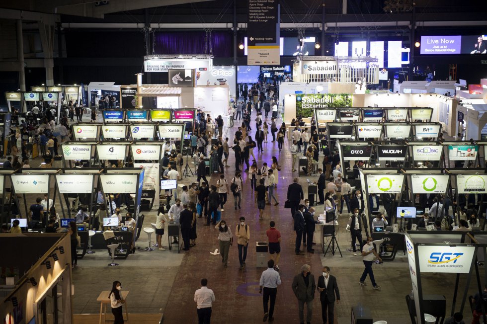 One of the spaces at MWC 21, held at the Fira de Barcelona. Courtesy of El País, photo: Juan Barbosa.