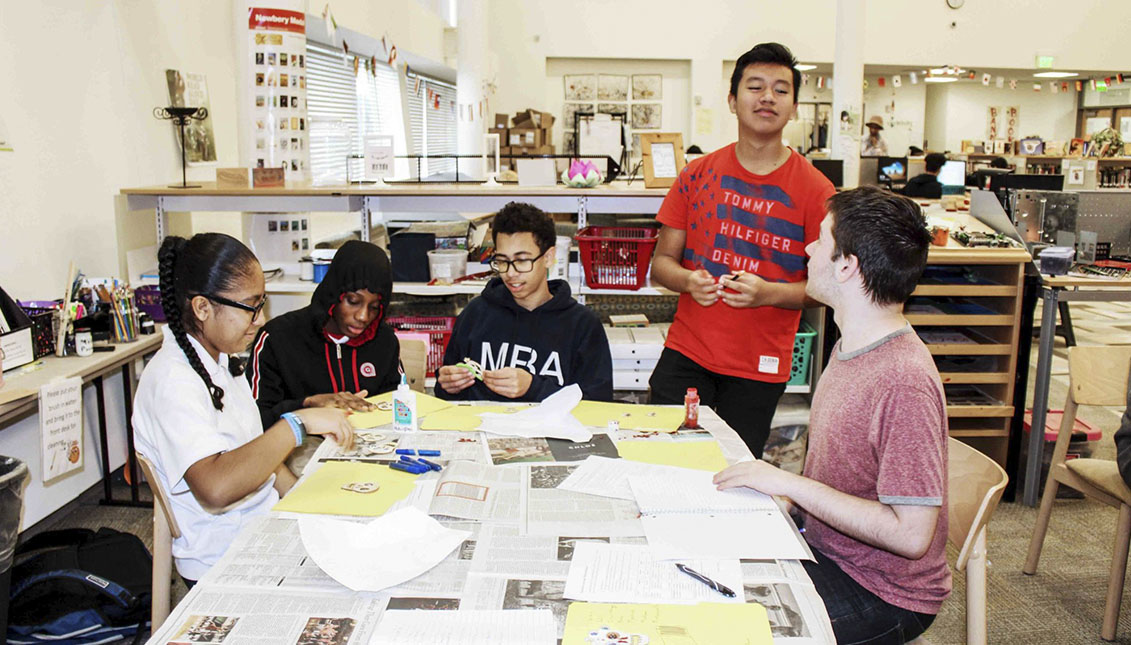 El 27% de los estudiantes de secundaria de Connecticut se identifican como latinos o hispanos, mientras que el 13% lo hacen como afroamericanos o negros. Photo: Yale Daily News.