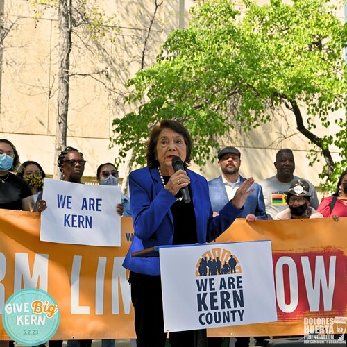 Dolores Huerta leading a social protest. Photo: @DoloresHuertaFD.