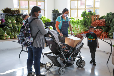 AIDS Healthcare Foundation (AHF) Food for Health Community Farmers Market program. Photo: AIDS Healthcare Foundation (AHF).