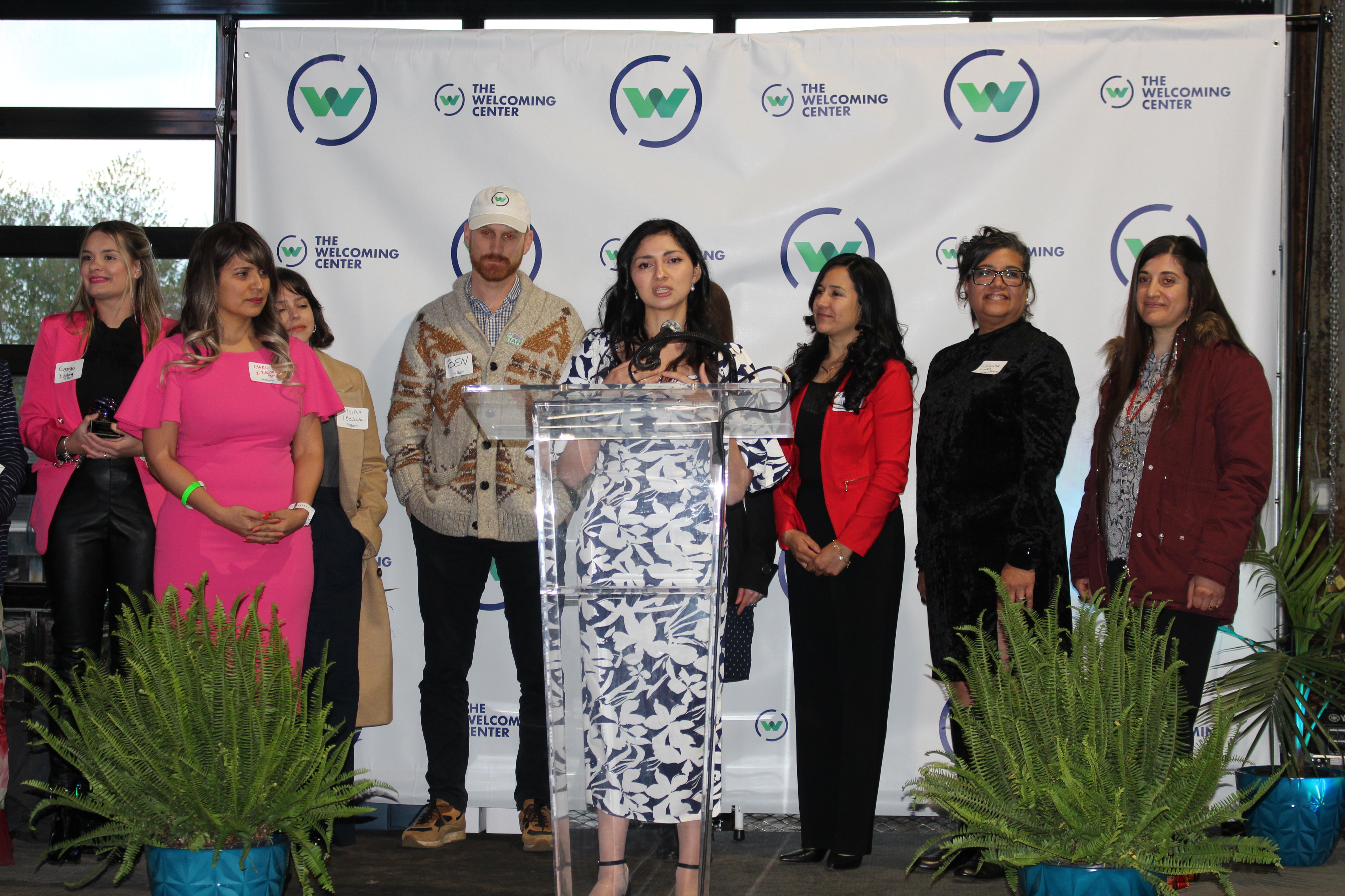 Silvia Roldan giving her thank you speech at the Solas Awards. Photo credit: Jensen Toussaint/AL DÍA News