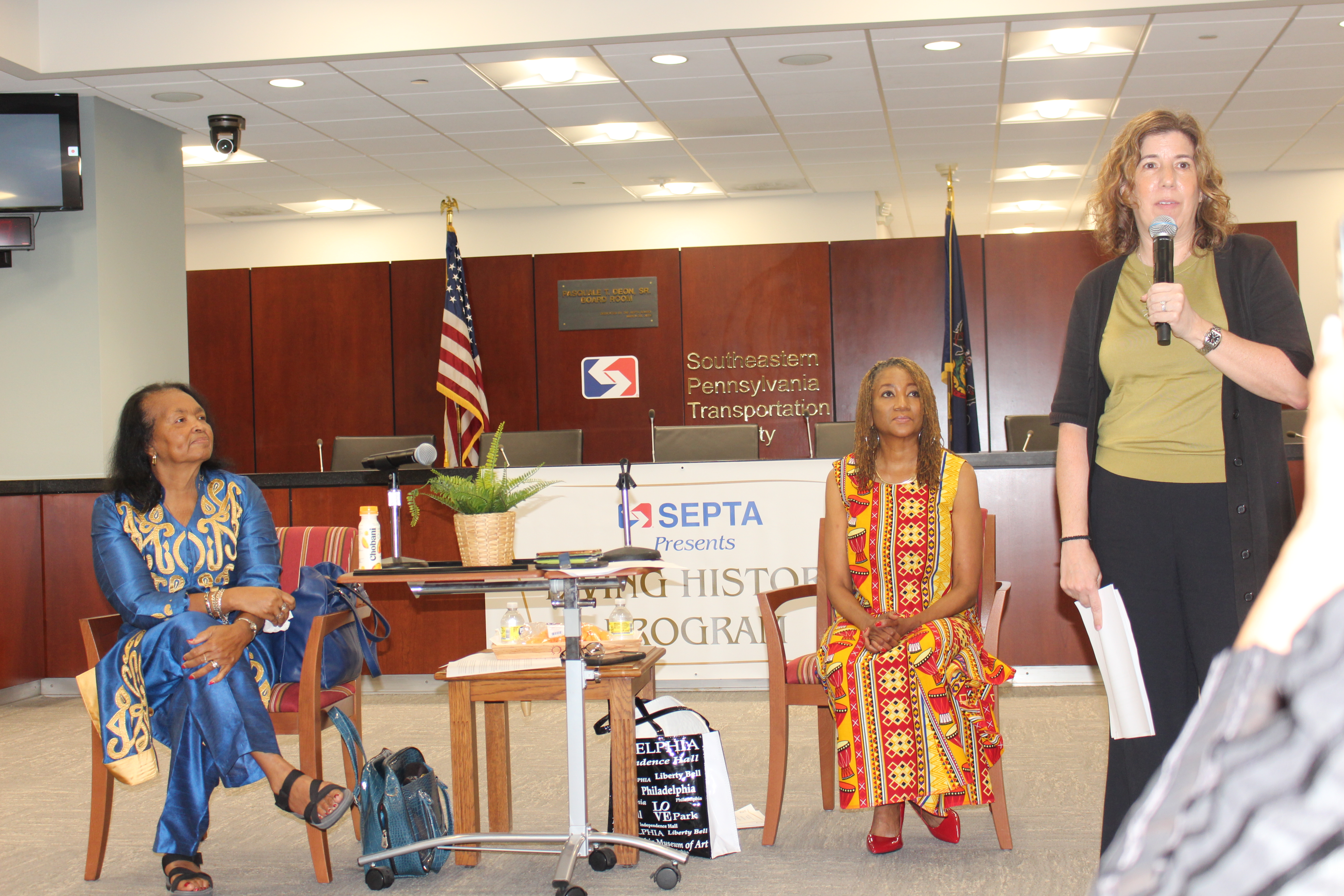 SEPTA President and CEO Leslie Richards (right) says the Living History Program is part of an effort to celebrate the diversity of the city and promote it across the organization. Photo: Jensen Toussaint/AL DÍA News.