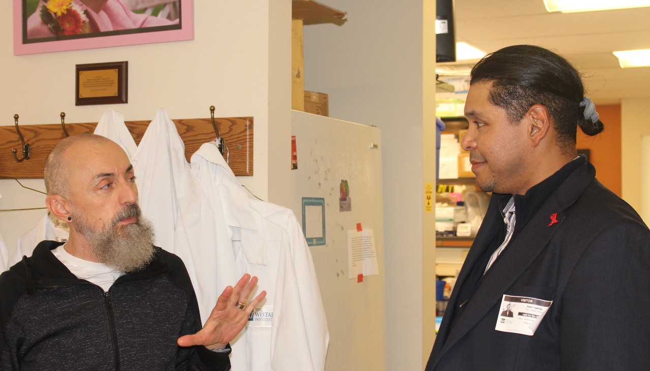 Livio Azzoni, managing director of the biomedical research core (left) talks with Adam Castillejo (right). Photo credit: Emily Leopard-Davis/AL DÍA News