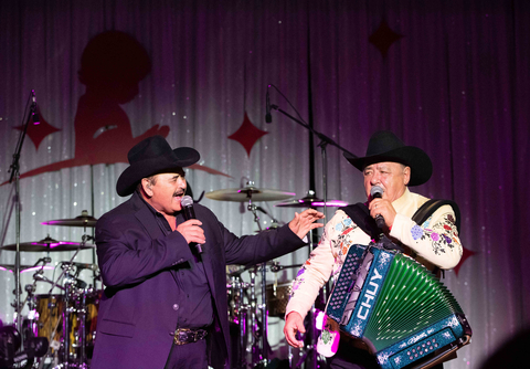 "Los Huracanes del Norte," Eraclio “Rocky” García with his brother Jesús “Chuy” García on the accordion perform at "Promesa y Esperanza." Photo: Business Wire.