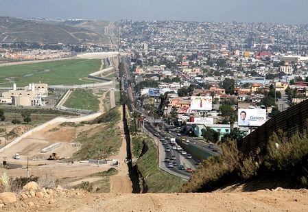 US-Mexico border, picture to illustrate the migration scenario on the south border. Photo: Pixabay.