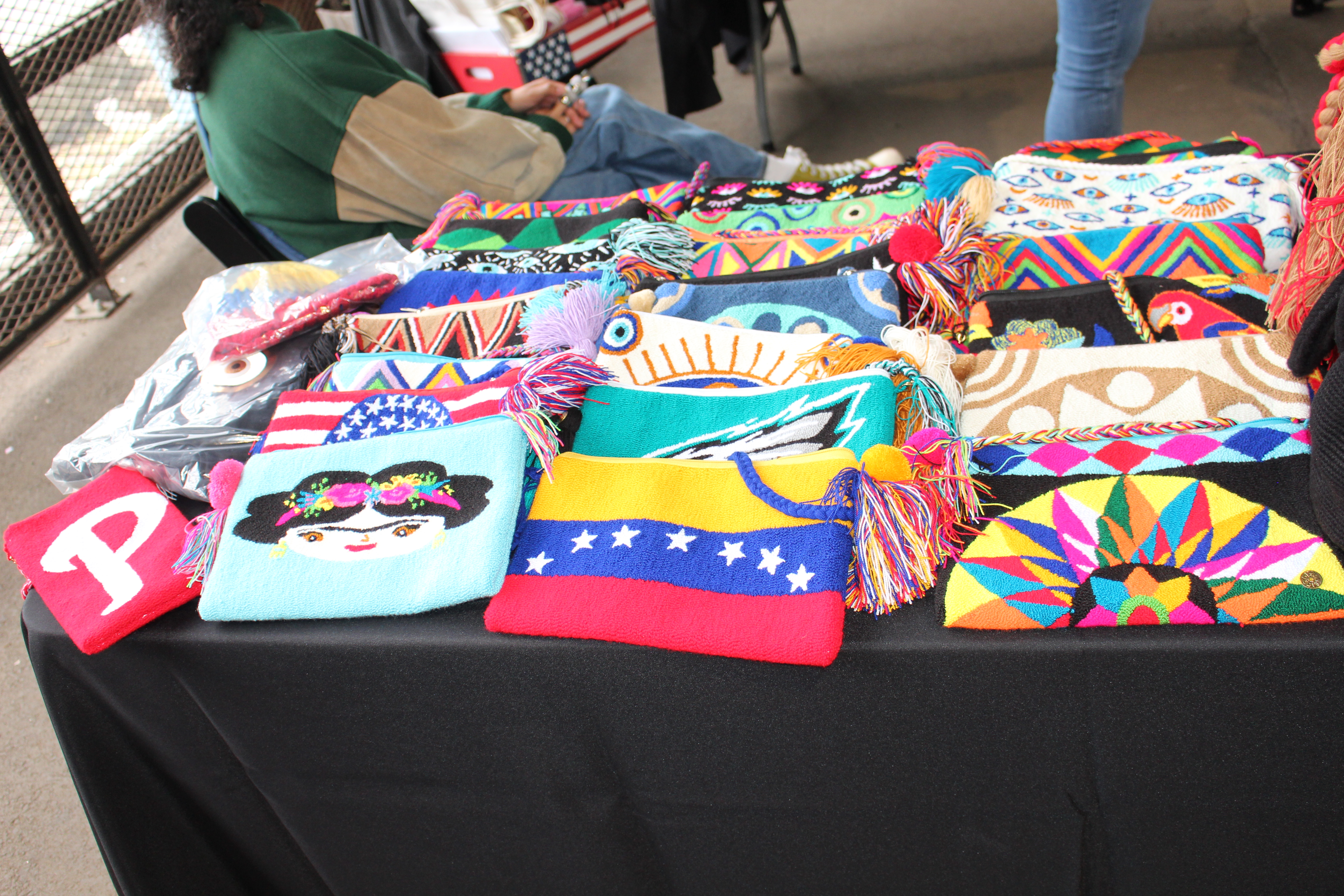 Colorful bags being sold by VenBisustore. Photo credit: Jensen Toussaint/AL DÍA News