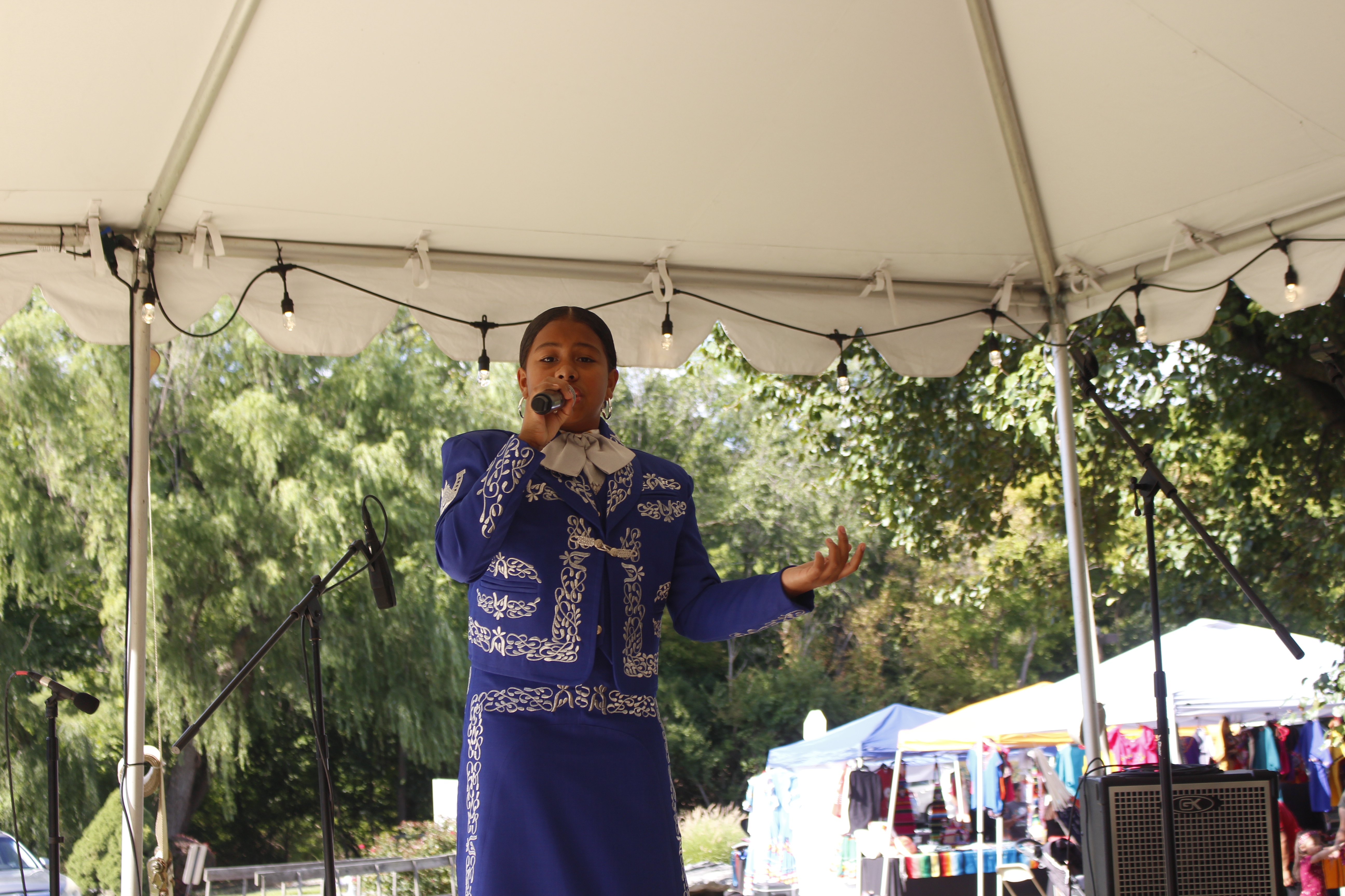 Seylin Abarca stood tall and sang in front of many. Photo: Rodrigo Campos-Sánchez/AL DÍA News