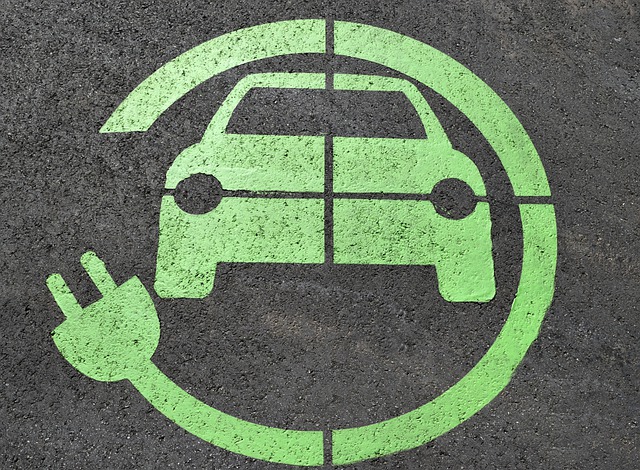 Electric car floor sign. Photo: Pixabay.