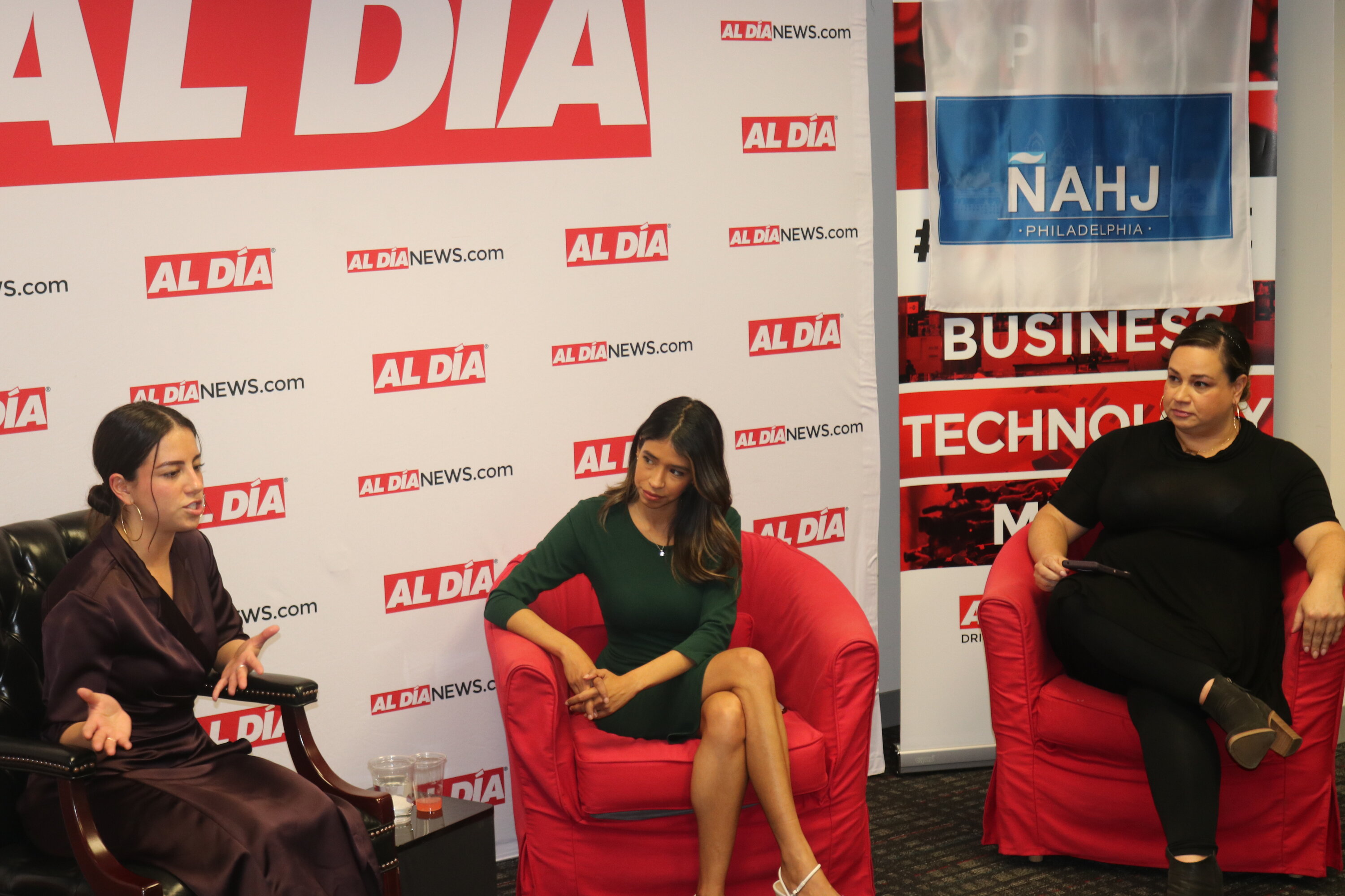 Lori Lizarraga (left) joins Isabel Sanchez (middle) and Vanessa Maria Graber (right) for a conversation about challenges faced in the newsroom. Photo: Nigel Thompson/AL DÍA News. 