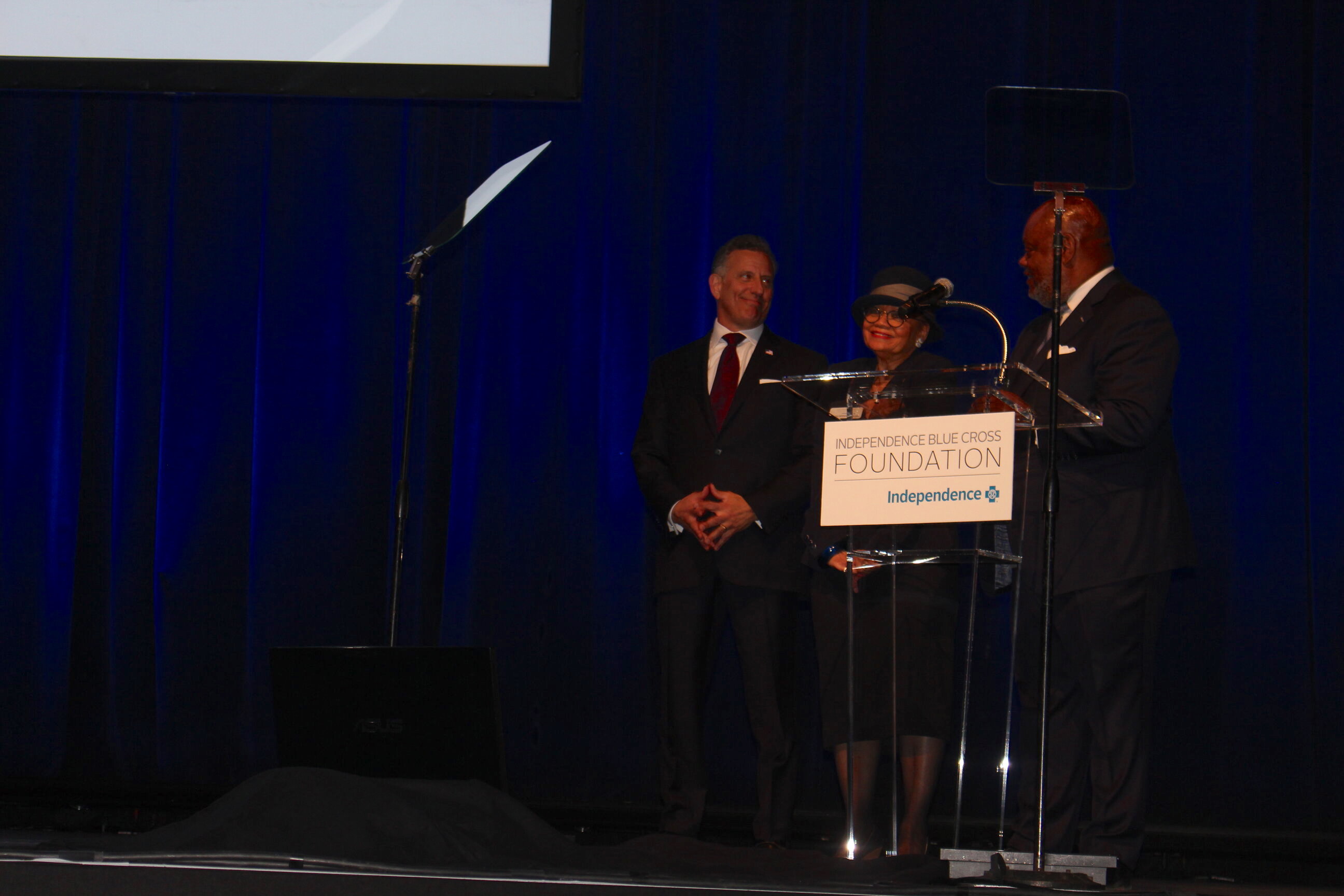 Steve Fera, Rev. Dr. Lorina Marshall Blake and Gregory E. Deavens. Photo: Jensen Toussaint/AL DÍA News. 