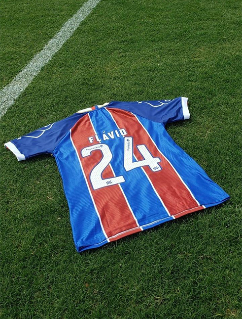 Flavio, jugador del Bahia, lució esta camiseta. Vía Uol