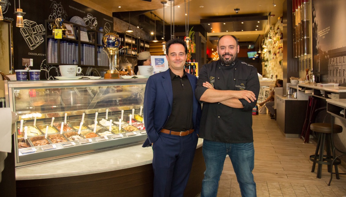 Ricardo Longo (izquierda) y Stefano Biasini (derecha). Gran Caffé L&#039;Aquila. Foto: Samantha Laub / AL DÍA News