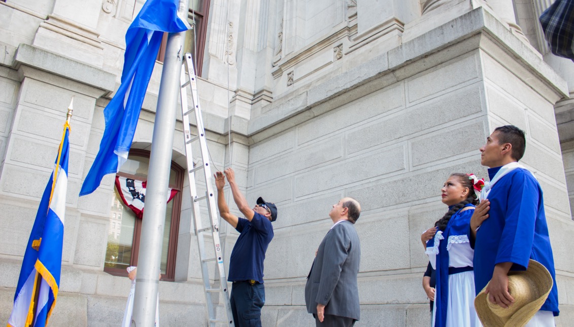 Izada de bandera de Nicaragua en Filadelfia.